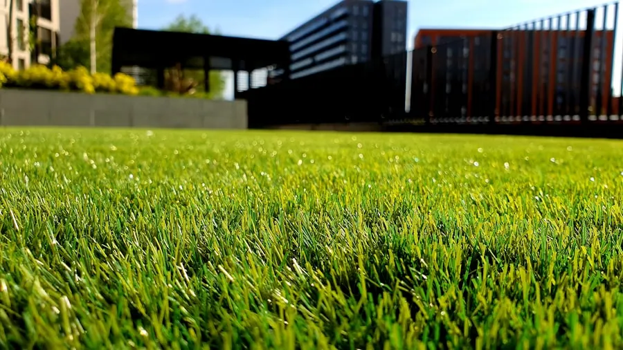 Pasto sintético en jardín